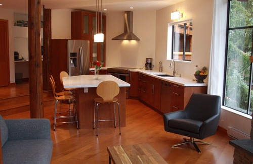 Whistler Cay Heights Chalet De Esquí | Chalet de lujo más cercano al pueblo! Perfecto para familias bañera de hidromasaje, patio, ping pong