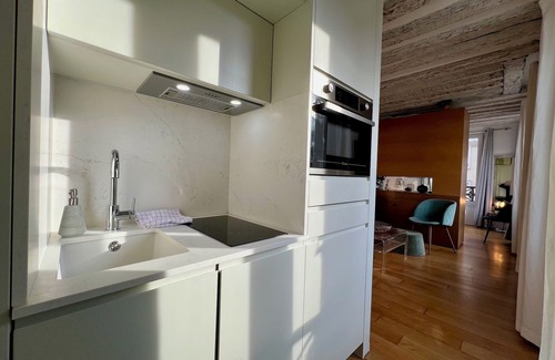 Quartier Sainte-Avoye Apartamento | Large furnished studio Paris Marais Centre Pompidou