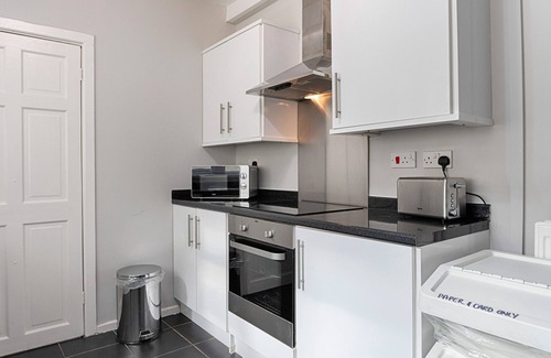St. Thomas Casa | Crymlyn Accommodation - TV in Every Bedroom!