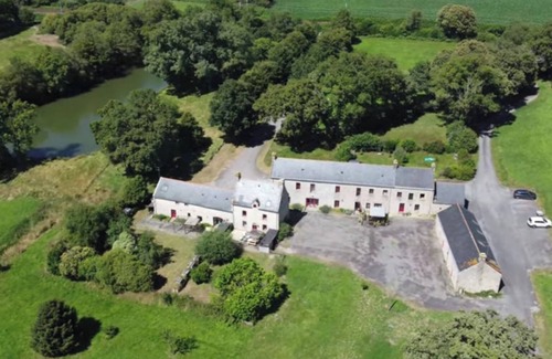La Vraie-Croix Casa | Large gîte 15 pers. with private pond, nature & quiet 20 min from Morbihan beaches