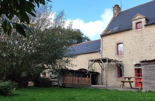La Vraie-Croix Casa | Large gîte 15 pers. with private pond, nature & quiet 20 min from Morbihan beaches
