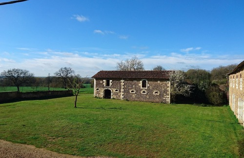 Cheneche Casa | Large house in 200 hectares of property. WE APARTMENTS - NEAR FUTUROSCOPE