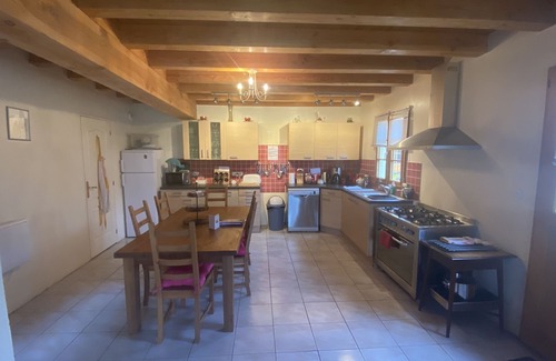Berrie Casa | Gran casa rural con capacidad para 12 personas en una pequeña aldea rural