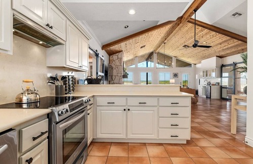 Spicewood Casa | Large Group Fave - Huge Patios, Views, BBQ Grill!