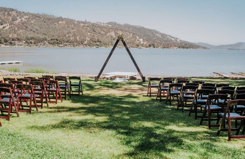 Kelseyville Casa | Large Group Property directly on the Lake!
