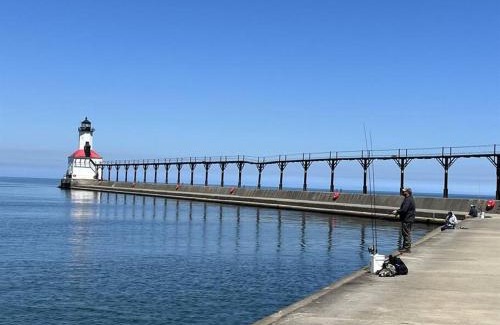 Michigan City Apartamento | Large-group Retreat w/Loft Space Near Beach