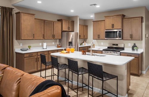 Tartesso Casa | Prickly Paradise | Spacious 4BR Retreat w/ Hot Tub, Cowboy Pool, & Games – Near Phoenix