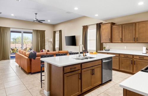 Tartesso Casa | Prickly Paradise | Spacious 4BR Retreat w/ Hot Tub, Cowboy Pool, & Games – Near Phoenix