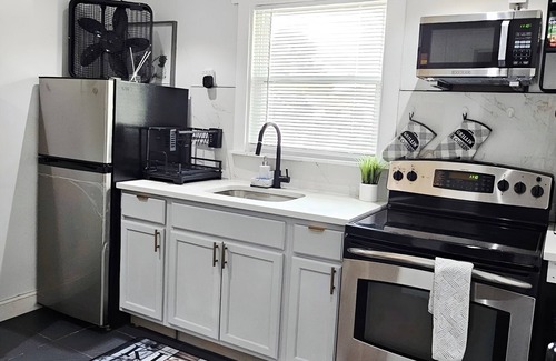 Irvington Casa | Large Group Vacay house in NJ- 10mins from EWR and near NYC