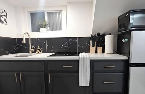Irvington Casa | Large Group Vacay house in NJ- 10mins from EWR and near NYC