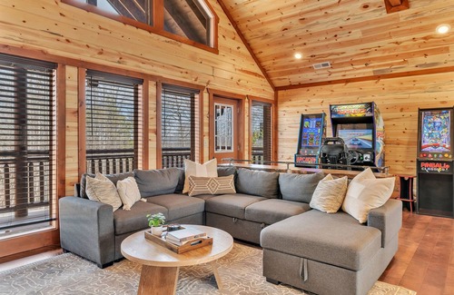 Caton Cabina | Large Groups ~2 Pools ~16 BR~Side by Side Cabins