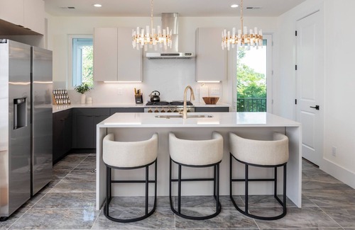 Katie Hill Neighborhood Casa | Large Groups - Rooftop Pools - Sleeps 24
