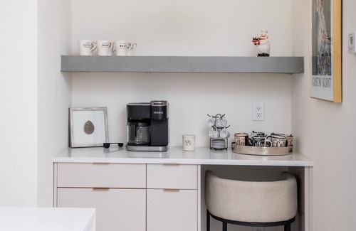 Katie Hill Neighborhood Casa | Large Groups - Rooftop Pools - Sleeps 24
