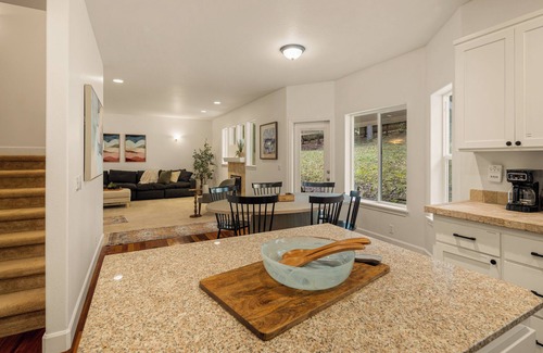 Fox Hollow Casa | Large Groups Welcome! 4100sq feet! Giant hot tub, game room, views!
