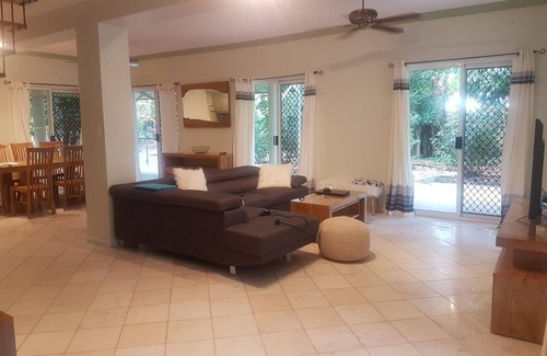 Clifton Beach Villa | Large holiday home with 5 bedrooms and granny flat with 2 bedrooms. Large pool