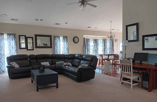 Westgate Casa | Large home. 30 minutes from beach. 20 minutes to Jacksonville or Richlands.