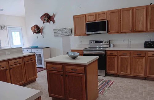 Westgate Casa | Large home. 30 minutes from beach. 20 minutes to Jacksonville or Richlands.