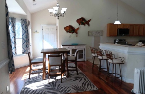 Westgate Casa | Large home. 30 minutes from beach. 20 minutes to Jacksonville or Richlands.