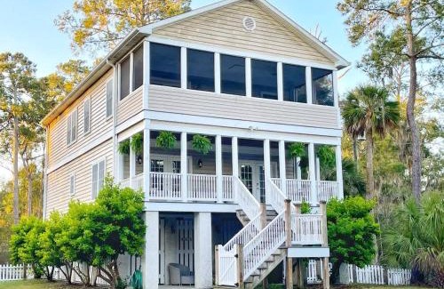 Savannah Casa | Large Home and 2 Airstream Glampers & Spa Midway to Tybee Beach & Downtown Savannah with Fast WiFi and More!