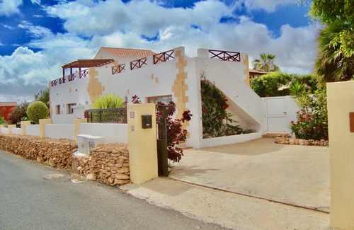 Casillas de Morales Casa | Large Home, Private Heated Pool and Hot-tub, In a Quiet Central Location