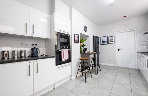 Grangetown Casa | Large Home in Cardiff's City Center 14 Beds