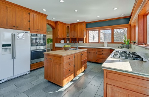 Wisconsin Dells Casa | Large Home w/ Indoor Basketball Court + Game Room!