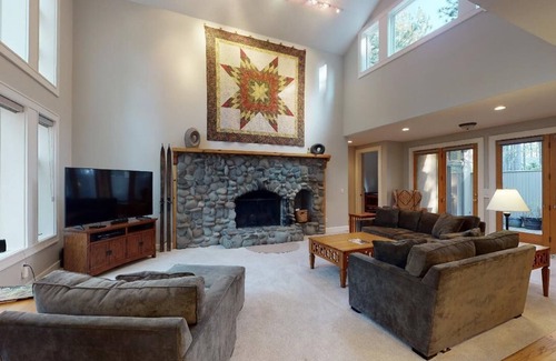 Black Butte Ranch Casa | Amplio y encantador de cuatro dormitorios con dos salas de estar
