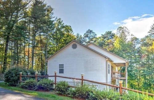 Weaverville Casa | Large home with country front porch 10 mins to Asheville, Buncombe County