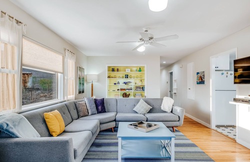 Cayucos Casa | Amplia casa con sala de juegos y terraza amueblada con vista al mar y al muelle