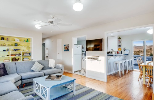 Cayucos Casa | Amplia casa con sala de juegos y terraza amueblada con vista al mar y al muelle