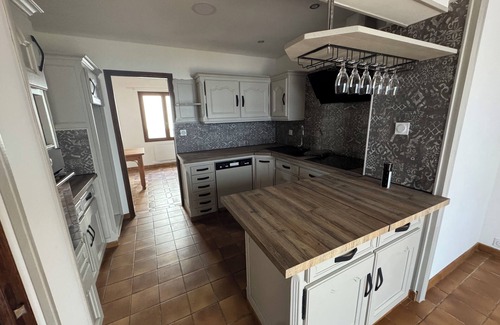 Cholet Casa | Large house, 25 min from Puy du fou, 2min from Cholet station, 6 bedrooms (12p)