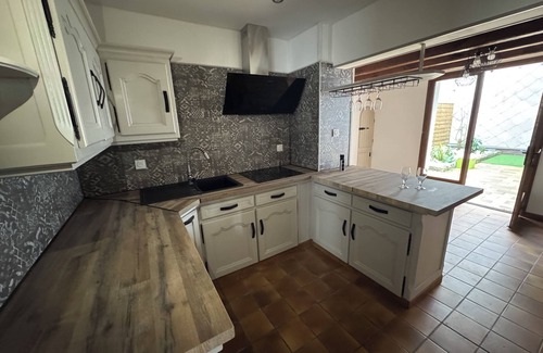 Cholet Casa | Large house, 25 min from Puy du fou, 2min from Cholet station, 6 bedrooms (12p)