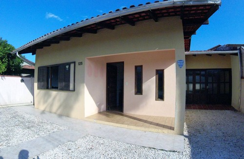 Porto Belo Casa | Gran casa entre Meia Praia y Perequê a 500 metros de la playa con WiFi y barbacoa