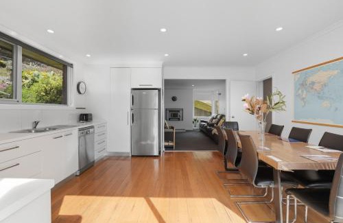 West Hobart Casa | Large house close to the city tranquil setting