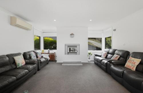 West Hobart Casa | Large house close to the city tranquil setting