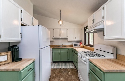 Mount Vernon Casa | Large House Downtown Mt Vernon, Dog Friendly
