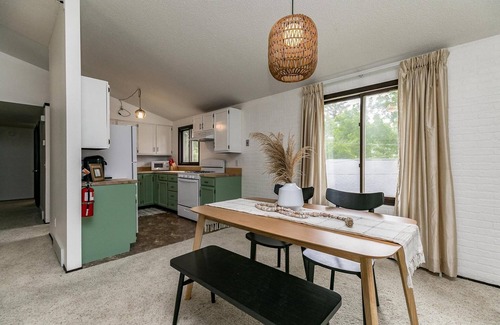 Mount Vernon Casa | Large House Downtown Mt Vernon, Dog Friendly