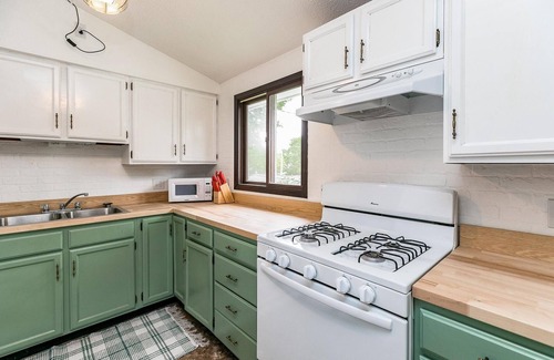 Mount Vernon Casa | Large House Downtown Mt Vernon, Dog Friendly