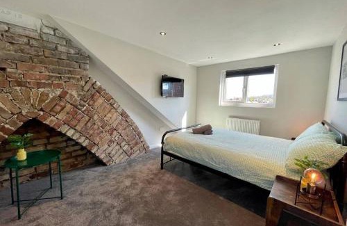 Canton Casa | Large House near Victoria Park For Groups, 10 mins bus to City Centre
