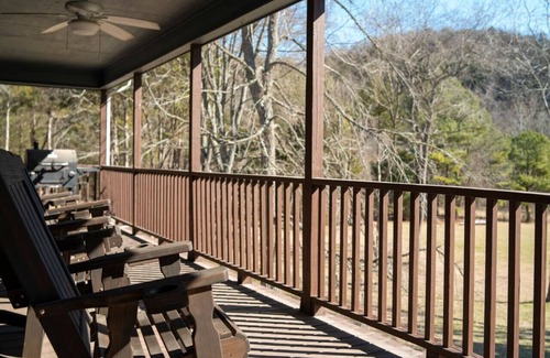 Eureka Springs Casa | Large House on White River+River Access+Wifi