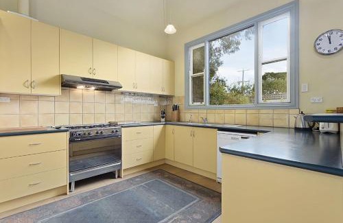 Queenscliff Casa | Large House on Wharf Street