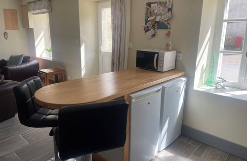 Saint-Thois Casa | Large house over 3 floors in quiet village setting close to canal & country walk