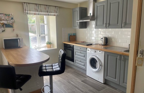 Saint-Thois Casa | Large house over 3 floors in quiet village setting close to canal & country walk