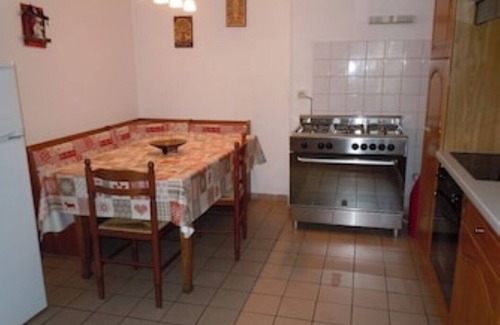 Le Bonhomme Casa | LARGE HOUSE SLEEPS 24 IN THE MIDDLE OF THE MEADOWS