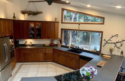 Fortuna Casa | Large house Up in the Redwoods perfect for large families. Pet friendly.