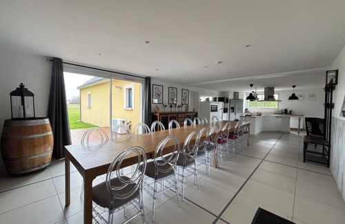 Coulombs Casa | Large house with indoor swimming pool and pétanque court