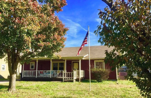 Murfreesboro Casa | Large House with Pool Table, Foosball, Ping Pong