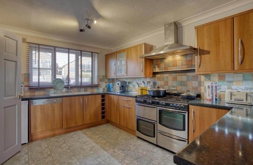Newlyn Casa | Large House with Panoramic Sea Views & Parking