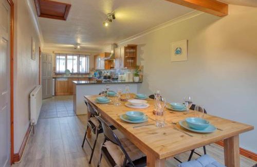 Newlyn Casa | Large House with Panoramic Sea Views & Parking