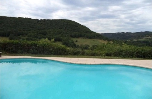 Ambeyrac Casa | Gran casa con magníficas vistas sobre el valle del Lot con piscina privada